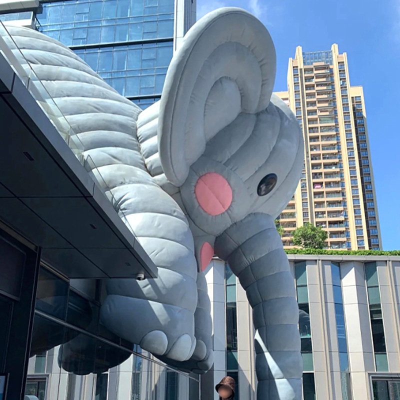 龙岗区力必特酒店写字楼车展大厅玻璃钢人物雕塑创意摆件定制厂家